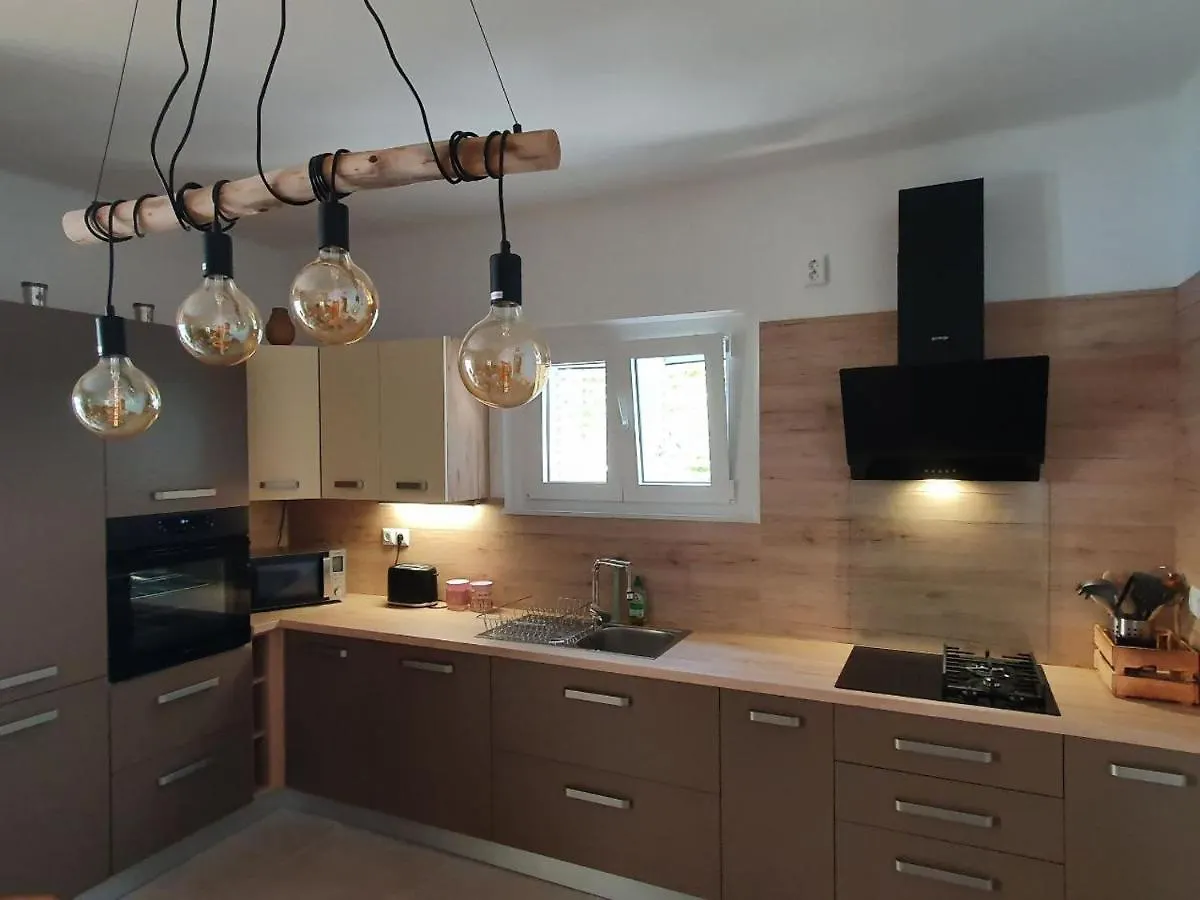 Sidus Maris, Spacious Seaside Apartment With Free Parking Martinscica  Martinscica (Cres)