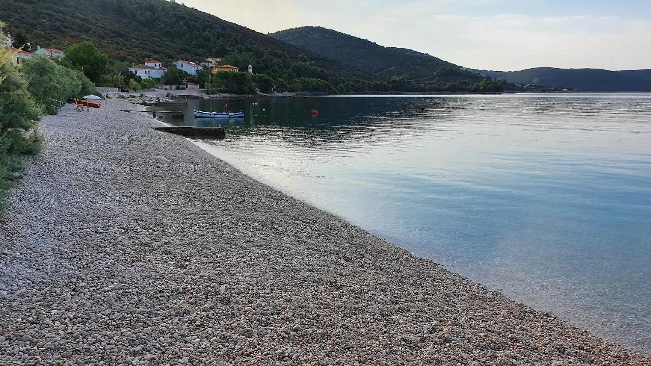 Sidus Maris, Spacious Seaside Apartment With Free Parking Martinscica  Martinscica (Cres)