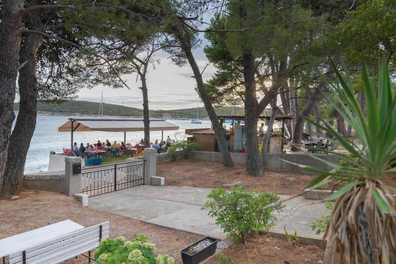 Sidus Maris, Spacious Seaside Apartment With Free Parking Martinscica