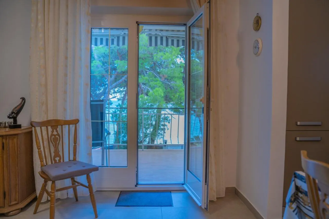 Sidus Maris, Spacious Seaside Apartment With Free Parking Martinscica  0*, Martinscica (Cres) Croatia