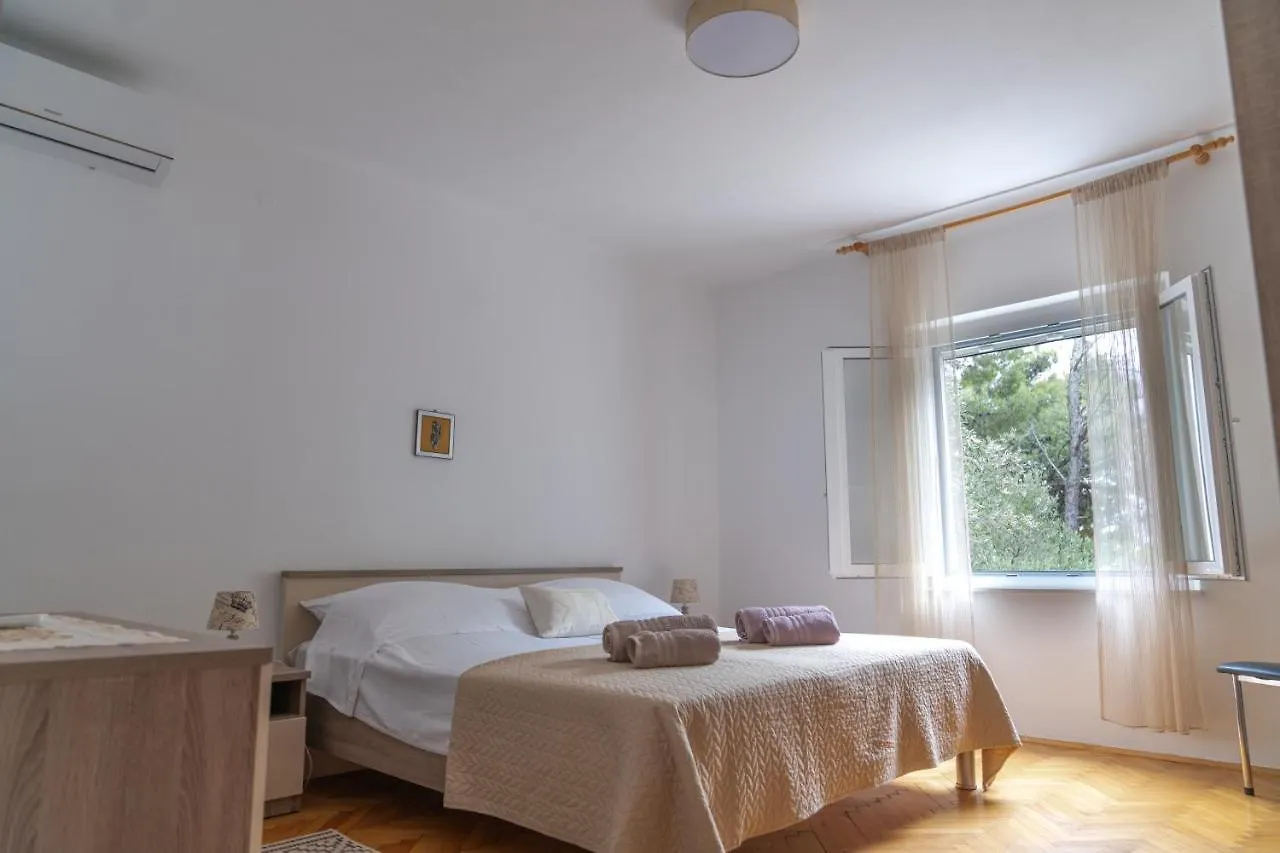 Sidus Maris, Spacious Seaside Apartment With Free Parking Martinscica
