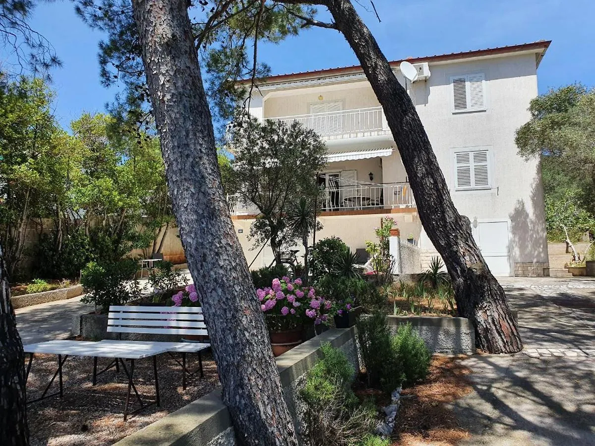 Sidus Maris, Spacious Seaside Apartment With Free Parking Martinscica   Martinscica (Cres)
