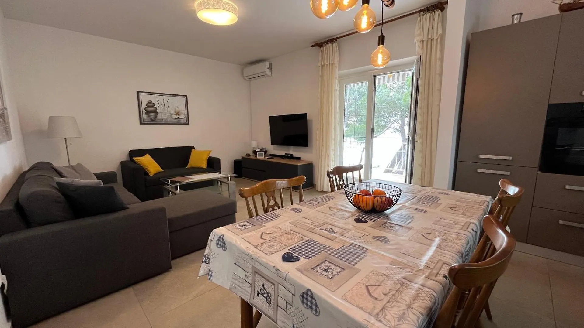 Sidus Maris, Spacious Seaside Apartment With Free Parking Martinscica  0*, Martinscica (Cres) Croatia